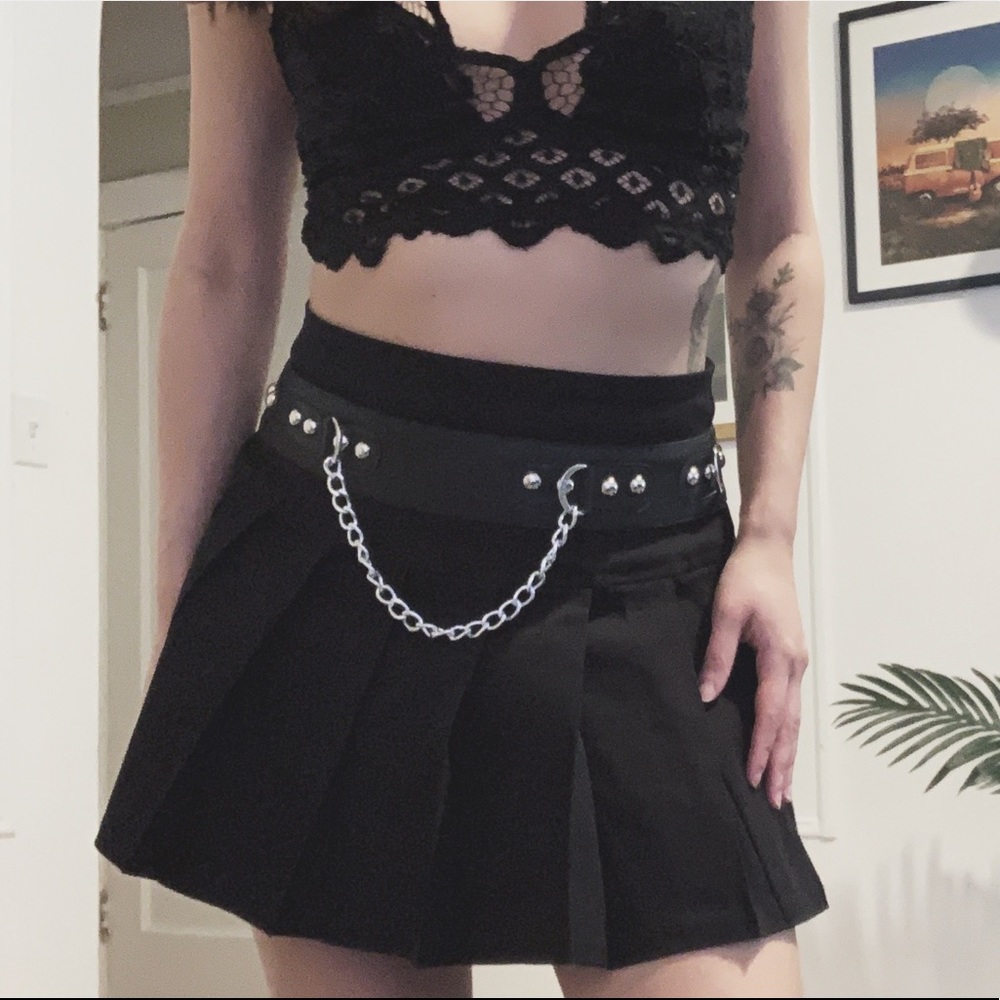 [SOLD] Tripp NYC Pleated Chain Black Skirt